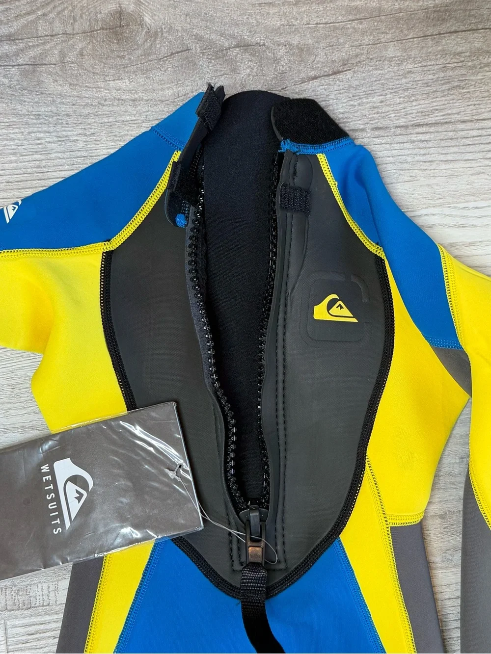 Quiksilver Kids Syncro 3/2 mm Back-Zip Full Body Wetsuit Size 4 NWT
